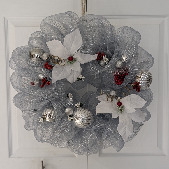 MC2 | winter berries wreath - Picture 1 of 7